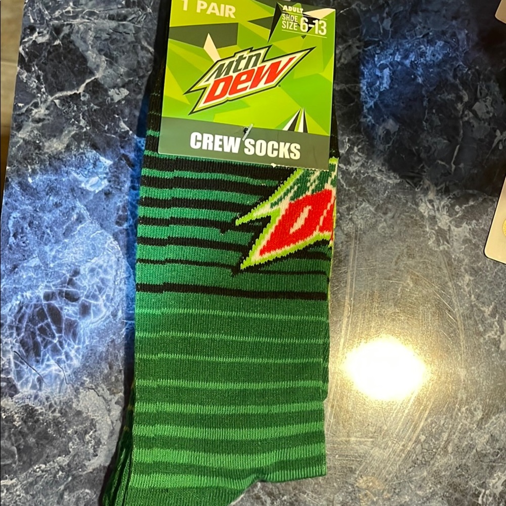 Green Casual Socks with Striped Pattern and Mid-Calf Length